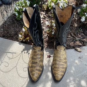 Rare Tony Lama natural lizard cowboy boots